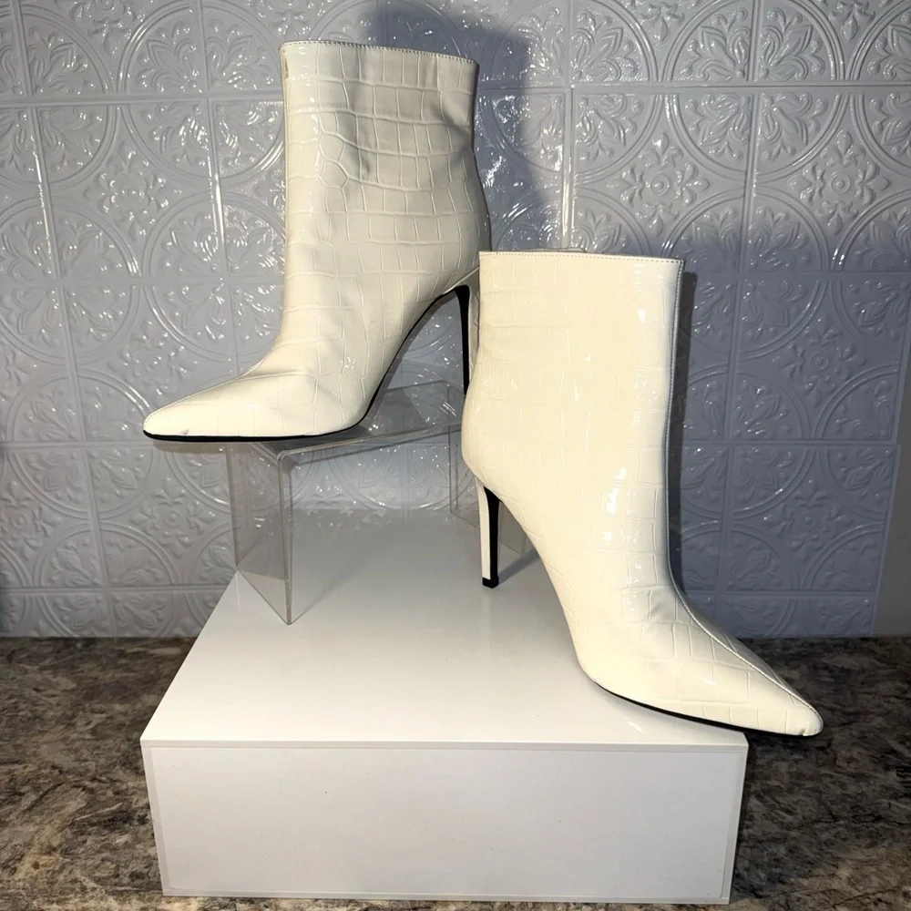 NWT I.N.C. International Concepts Women's Sarishaa Zip Booties